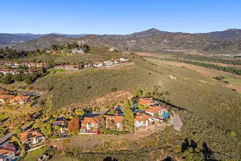 View/Area - 4045 Vortex Pl, Escondido, CA 92025 photo 3 of 6