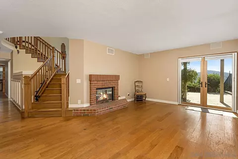 Living - 4045 Vortex Pl, Escondido, CA 92025 photo 3 of 7