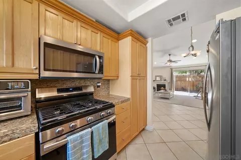 479 Bancroft Gln, Escondido, CA 92027 photo 13