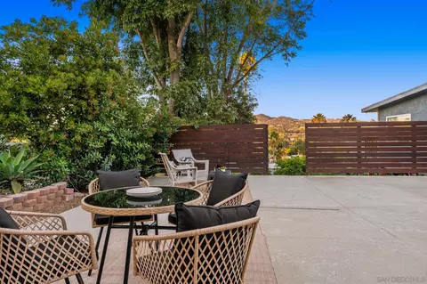 356 Crest Dr, Vista, CA 92084 photo 4