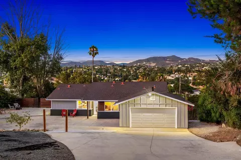 356 Crest Dr, Vista, CA 92084