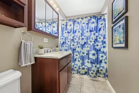 Bath - 4350 Yale Ave, La Mesa, CA 91942 photo 1 of 2
