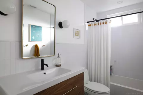 Bath - 4540 Glen St, La Mesa, CA 91941 photo 3 of 4