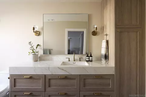 Bath - 4540 Glen St, La Mesa, CA 91941 photo 1 of 4