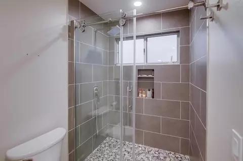 Bath - 12147 Sage View Rd, Poway, CA 92064 photo 5 of 5