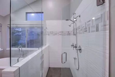 Bath - 12147 Sage View Rd, Poway, CA 92064 photo 3 of 5