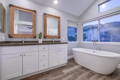 Bath - 12147 Sage View Rd, Poway, CA 92064 photo 2 of 5