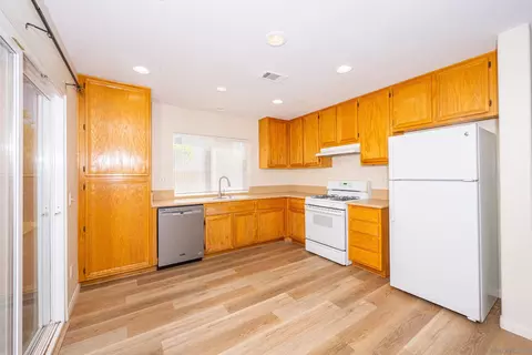 Kitchen - 835 Socin Ct, Escondido, CA 92027 photo 2 of 5