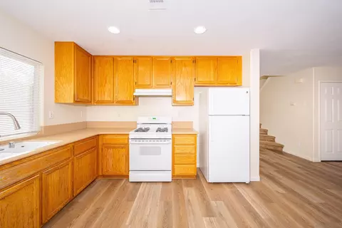 Kitchen - 835 Socin Ct, Escondido, CA 92027 photo 3 of 5