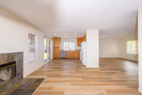 Living - 835 Socin Ct, Escondido, CA 92027 photo 8 of 11