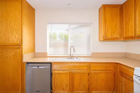 Kitchen - 835 Socin Ct, Escondido, CA 92027 photo 4 of 5