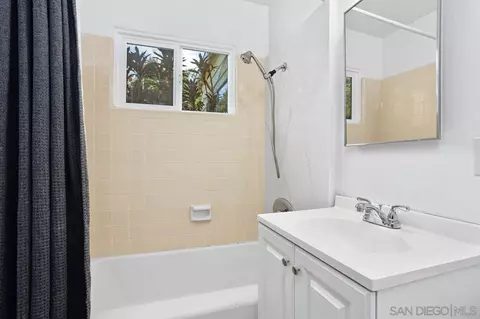 Bath - 411 Vincente Way, La Jolla, CA 92037 photo 2 of 3