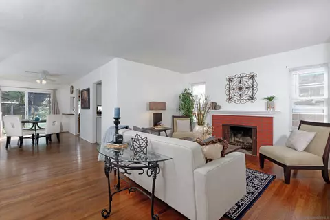 Living - 411 Vincente Way, La Jolla, CA 92037 photo 3 of 5