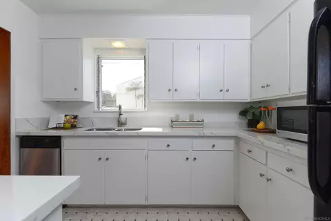 Kitchen - 411 Vincente Way, La Jolla, CA 92037 photo 1 of 3