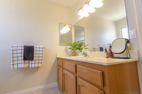 Bath - 1598 Angel Pl, Ramona, CA 92065 photo 2 of 2