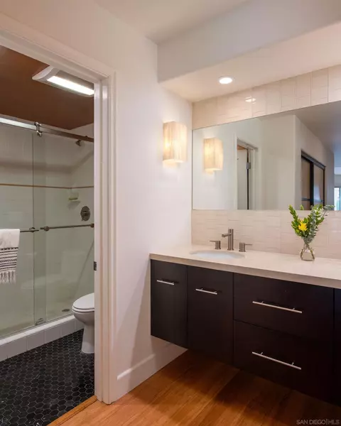 Bath - 7635 Eads Ave #103, La Jolla, CA 92037 photo 2 of 3
