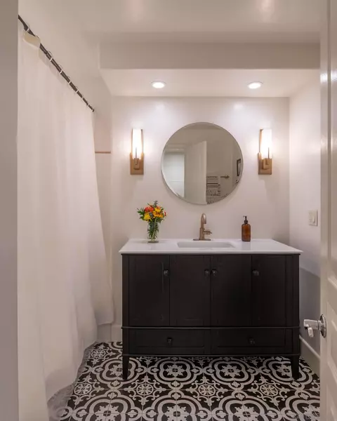 Bath - 7635 Eads Ave #103, La Jolla, CA 92037 photo 3 of 3