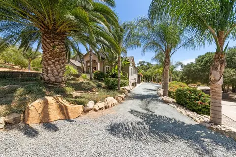 Exterior - 2566 Descanso Ln, El Cajon, CA 92021 photo 3 of 18