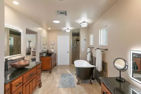 Bath - 2566 Descanso Ln, El Cajon, CA 92021 photo 3 of 4