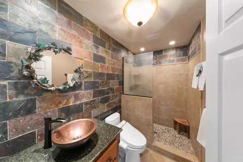Bath - 2566 Descanso Ln, El Cajon, CA 92021 photo 1 of 4