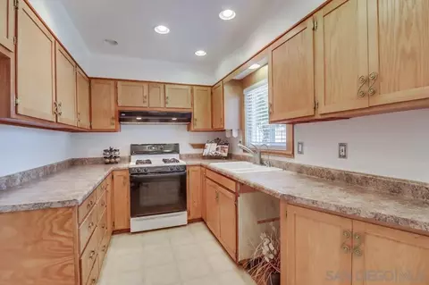 Kitchen - 1328 Willowside Ter, Alpine, CA 91901 photo 2 of 4