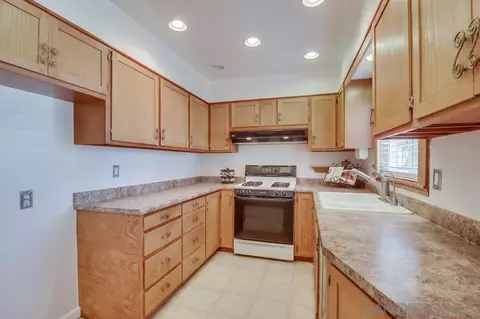 Kitchen - 1328 Willowside Ter, Alpine, CA 91901 photo 3 of 4