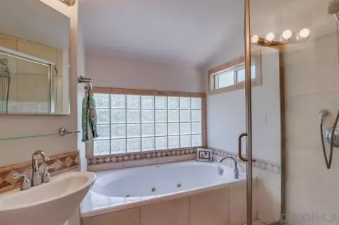 Bath - 1328 Willowside Ter, Alpine, CA 91901 photo 3 of 4