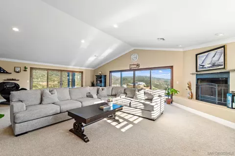 Living - 16064 Loose Creek Rd, Jamul, CA 91935 photo 3 of 5