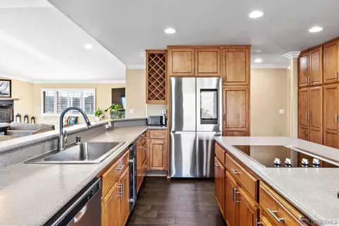 Kitchen - 16064 Loose Creek Rd, Jamul, CA 91935 photo 7 of 9
