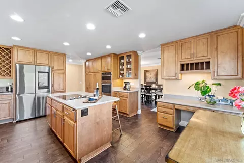 Kitchen - 16064 Loose Creek Rd, Jamul, CA 91935 photo 5 of 9