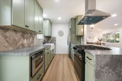 Kitchen - 495 Vale View Dr, Vista, CA 92081 photo 3 of 4