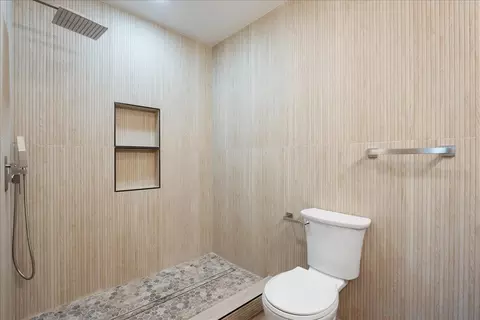 Bath - 495 Vale View Dr, Vista, CA 92081 photo 2 of 3