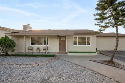Exterior - 495 Vale View Dr, Vista, CA 92081 photo 10 of 11