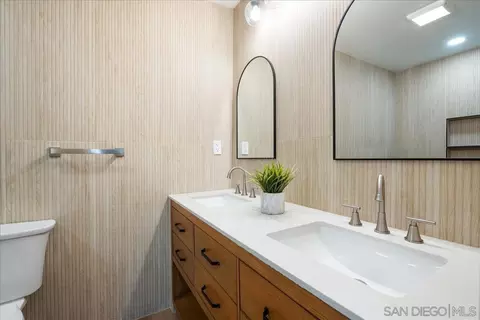 Bath - 495 Vale View Dr, Vista, CA 92081 photo 1 of 3