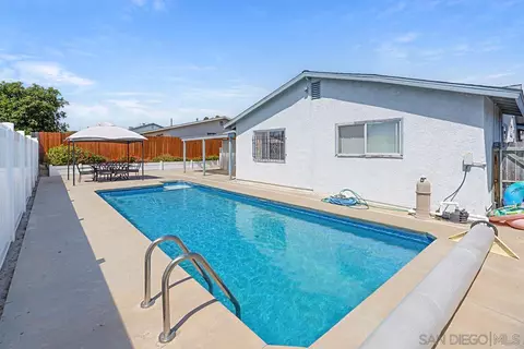Exterior - 3023 Luana Dr, Oceanside, CA 92056 photo 5 of 8