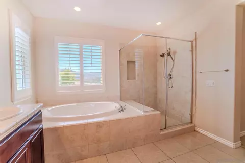 Bath - 45951 Camino Rubi, Temecula, CA 92592 photo 2 of 4