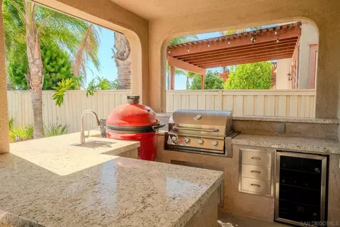 Kitchen - 45951 Camino Rubi, Temecula, CA 92592 photo 6 of 6