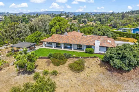 3969 Monserate Ter, Fallbrook, CA 92028 photo 2