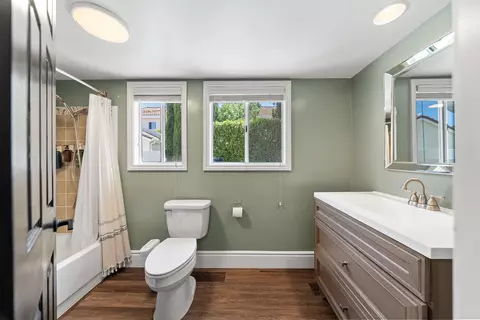 Bath - 40671 Calle Katerine, Temecula, CA 92591 photo 1 of 6