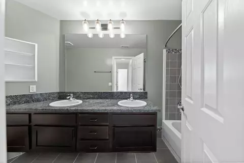 Bath - 40671 Calle Katerine, Temecula, CA 92591 photo 2 of 6