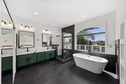 Bath - 40671 Calle Katerine, Temecula, CA 92591 photo 5 of 6