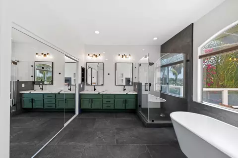 Bath - 40671 Calle Katerine, Temecula, CA 92591 photo 4 of 6