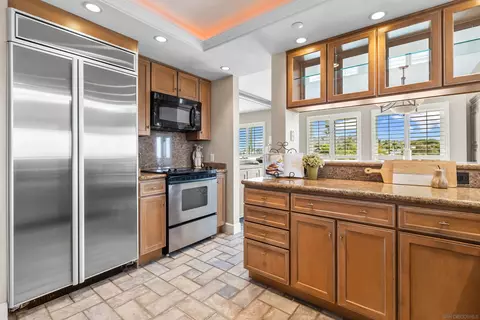 Kitchen - 7550 Eads Ave #404, La Jolla, CA 92037 photo 3 of 4