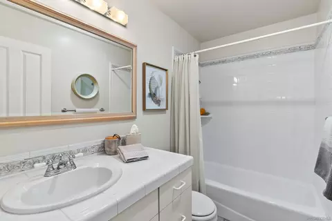 Bath - 7550 Eads Ave #404, La Jolla, CA 92037 photo 3 of 3