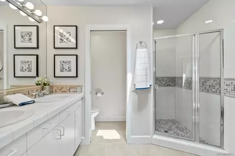 Bath - 7550 Eads Ave #404, La Jolla, CA 92037 photo 2 of 3