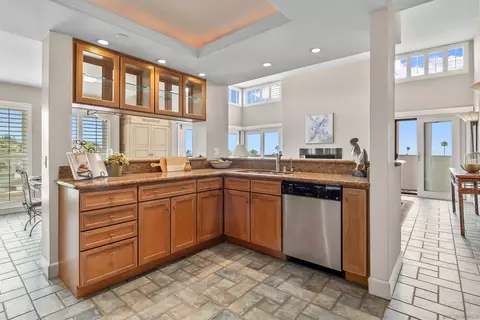 Kitchen - 7550 Eads Ave #404, La Jolla, CA 92037 photo 1 of 4