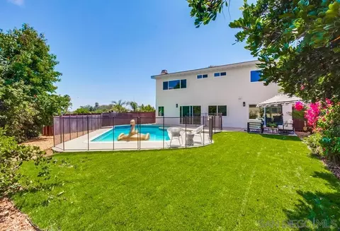 955 Ruby Dr, Vista, CA 92083 photo 2