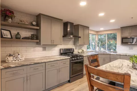 Kitchen - 10111 Circle P Ln, Escondido, CA 92026 photo 5 of 6