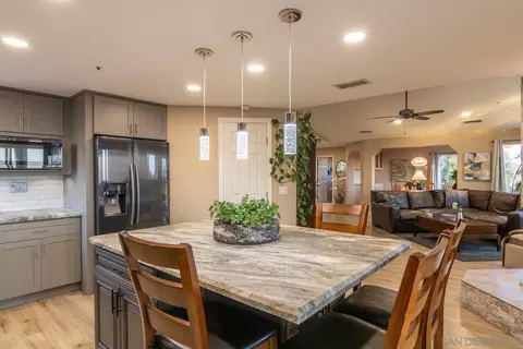 Kitchen - 10111 Circle P Ln, Escondido, CA 92026 photo 4 of 6