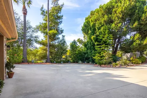 Exterior - 10111 Circle P Ln, Escondido, CA 92026 photo 8 of 27
